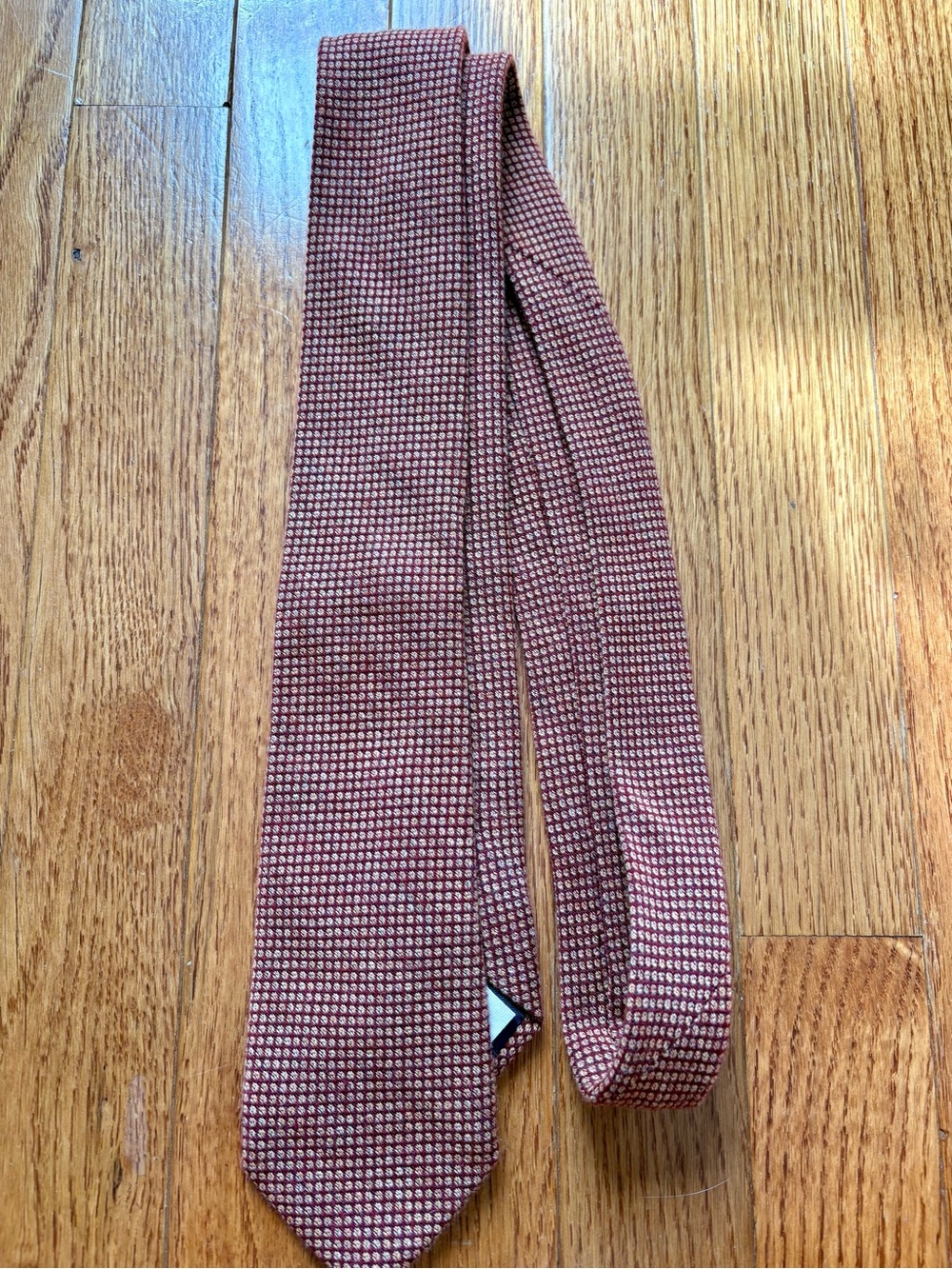 Club Monaco Men’s Silk Texture Skinny Tie Burgundy Gold Geometric Made in Italy